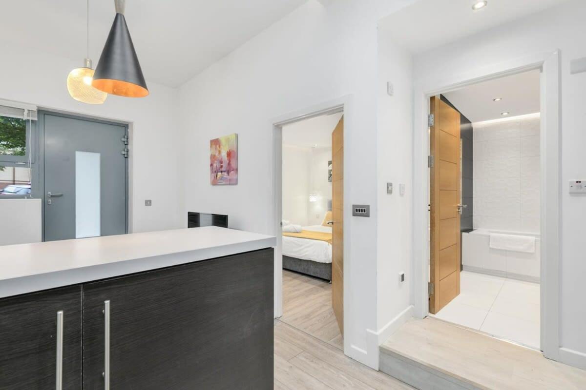 Modern 1 Bedroom Apartment In Central Woking Exterior foto