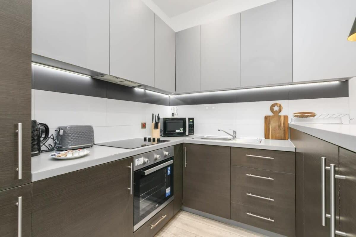 Modern 1 Bedroom Apartment In Central Woking Exterior foto