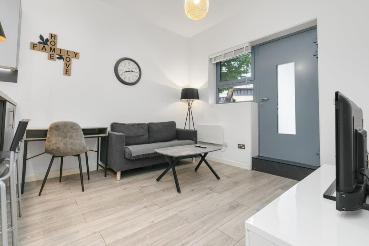 Modern 1 Bedroom Apartment In Central Woking Exterior foto